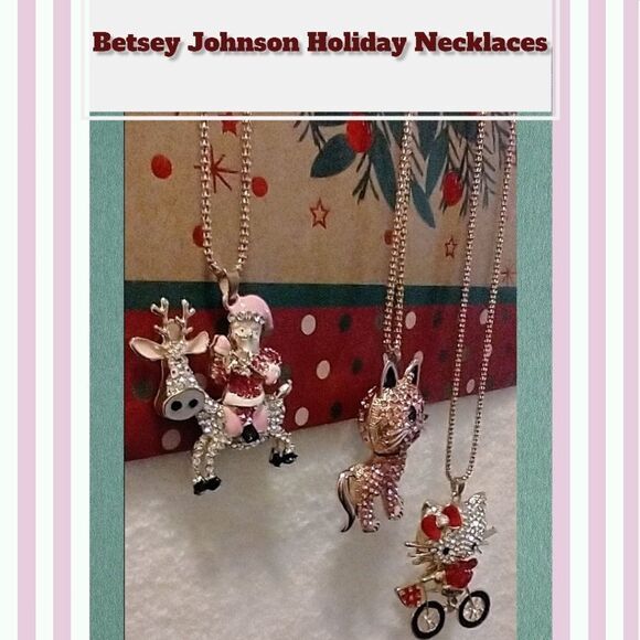 Betsey Johnson Assorted Holiday Necklaces. - Picture 9 of 9